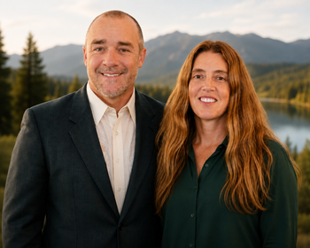 Portrait of Matt & Linsey Smith, Realtor / Sales Associate.